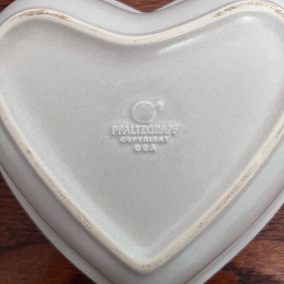 Pfaltzgraff Yorktowne Pattern Heart-Shaped Ceramic Bowl. - Picture 6 of 8